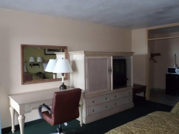 America's Best Inn Lakeland image 10