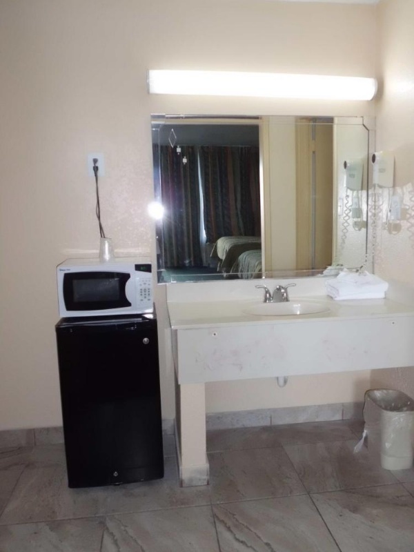 America's Best Inn Lakeland image 9